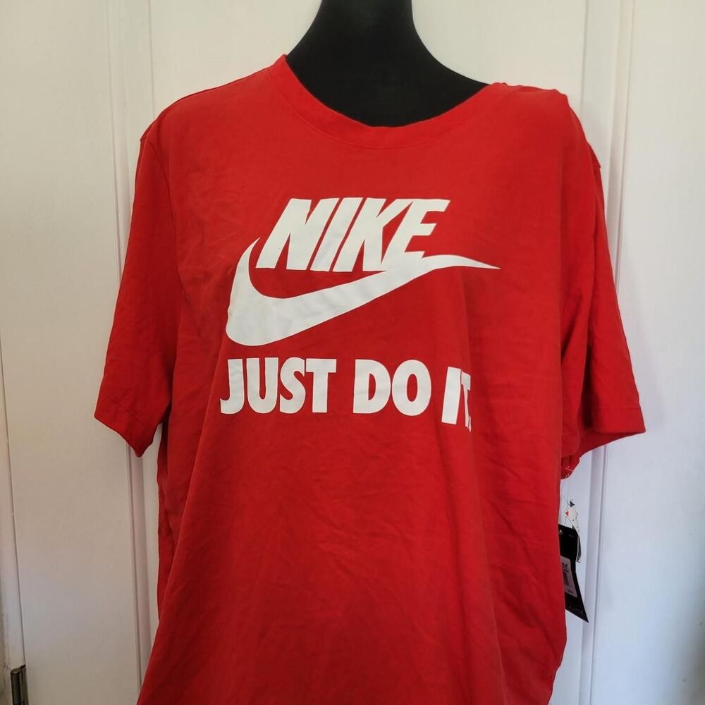 Nike Men's Red T-shirt